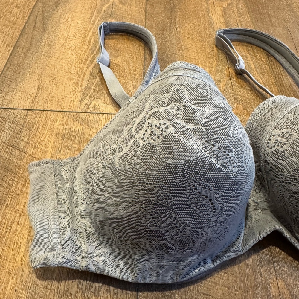 Women’s Gray Cacique Lace Bra Underwire Size 42D - Picture 2 of 9